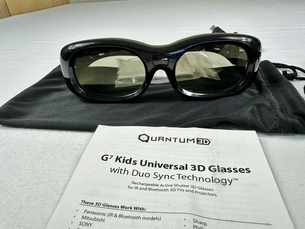 (2) Quantum 3D G7 Kids Universal 3D Glasses