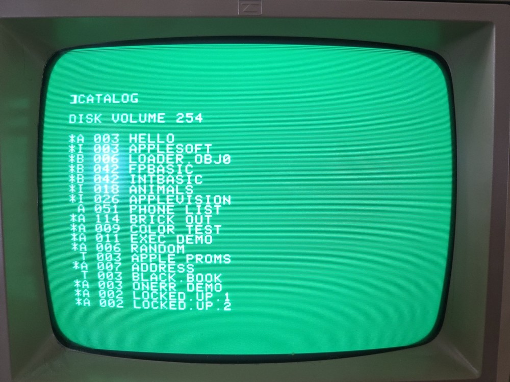 Apple II Diskware DOS 3.3 Sample Programs And Apple Presents...Apple 5.25" IIe