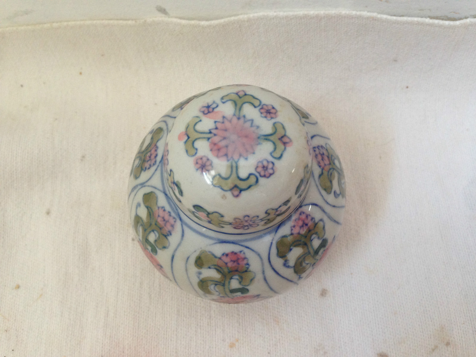 Antique Chinese Flowers Leaves Cute Small ginger jar/pot pottery 1970's+