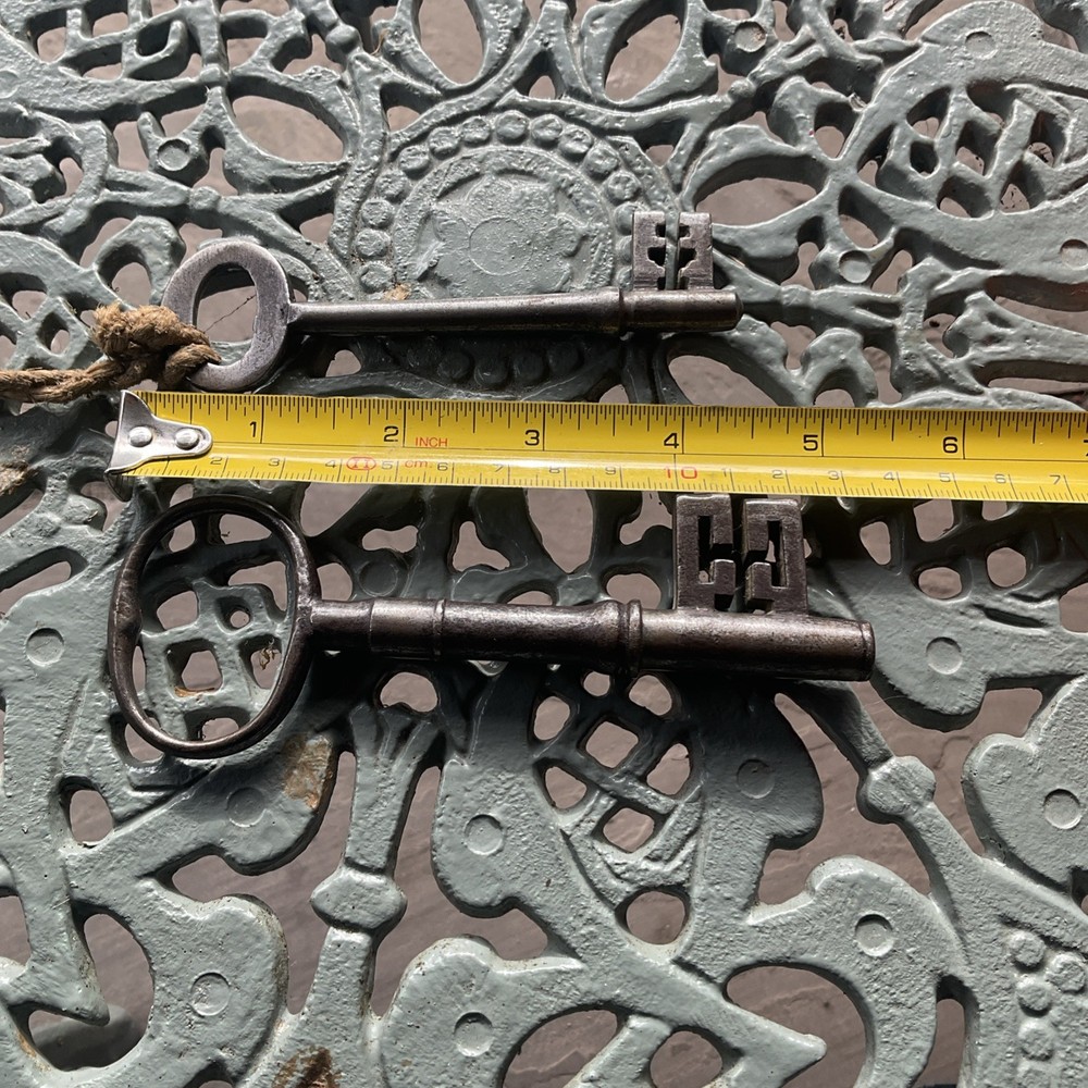 ANTIQUE KEYS X2