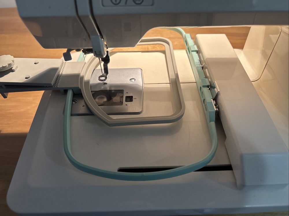 Bernina Bernette Deco 600 Digital Embroidery Sewing Machine