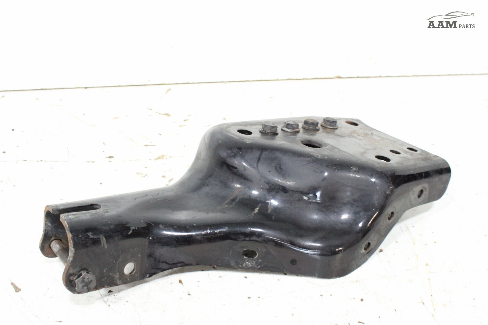 2018-2024 FREIGHTLINER CASCADIA FRONT LEFT FRAME HORN BUMPER MOUNT BRACKET OEM