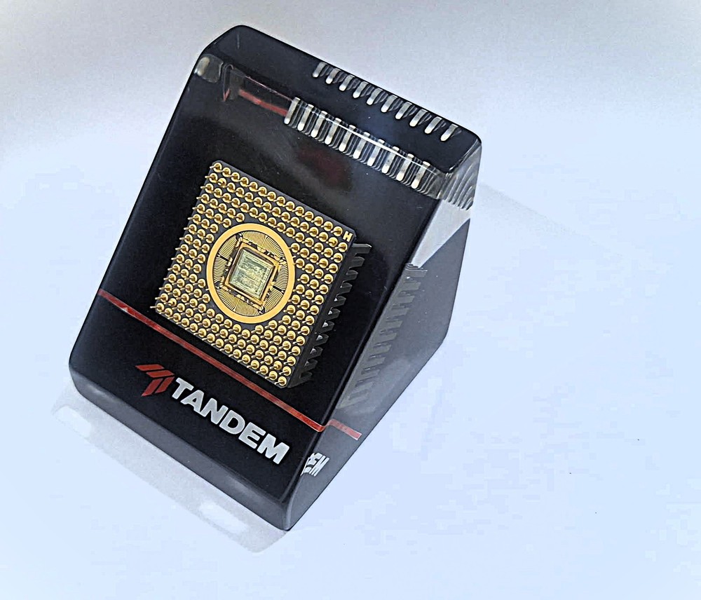 Tandem Computers MIPS RISC CPU Processor Lucite Paperweight (1991)