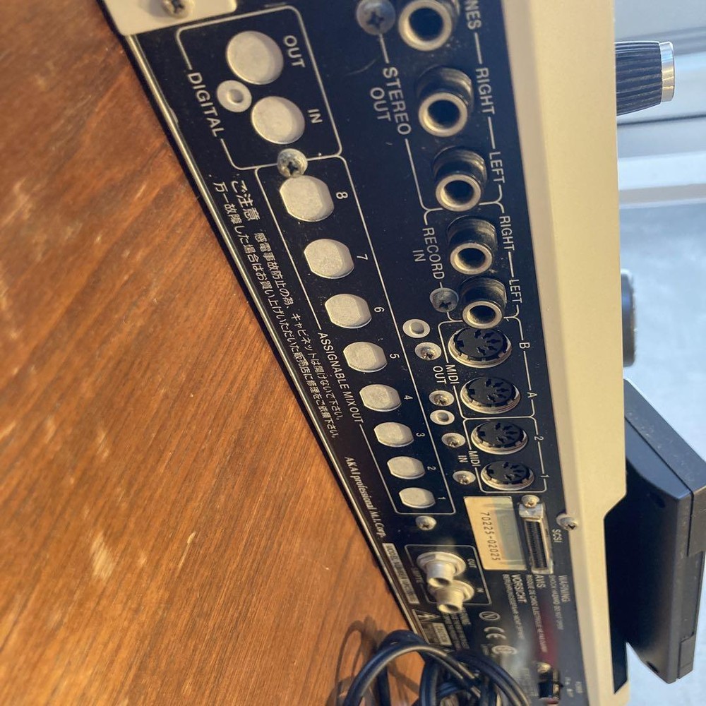 AKAI MPC2000XL Drum Machine Sampler Sampling Sequencer Working Confirmed