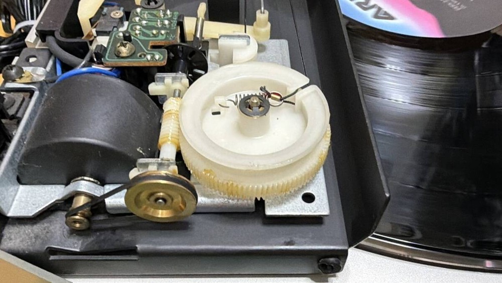 Technics SL-Q6 Fully Automatic Record Player Tested and in good working order.