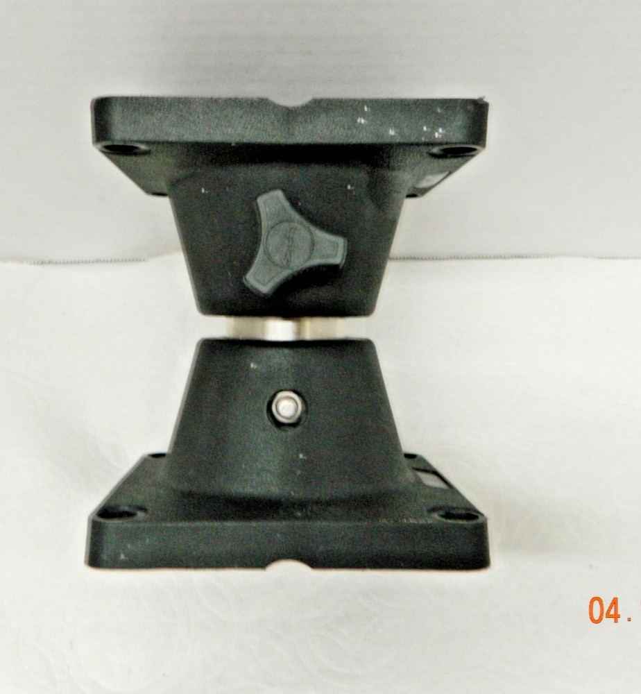 Scotty Downrigger Pedestal Mount