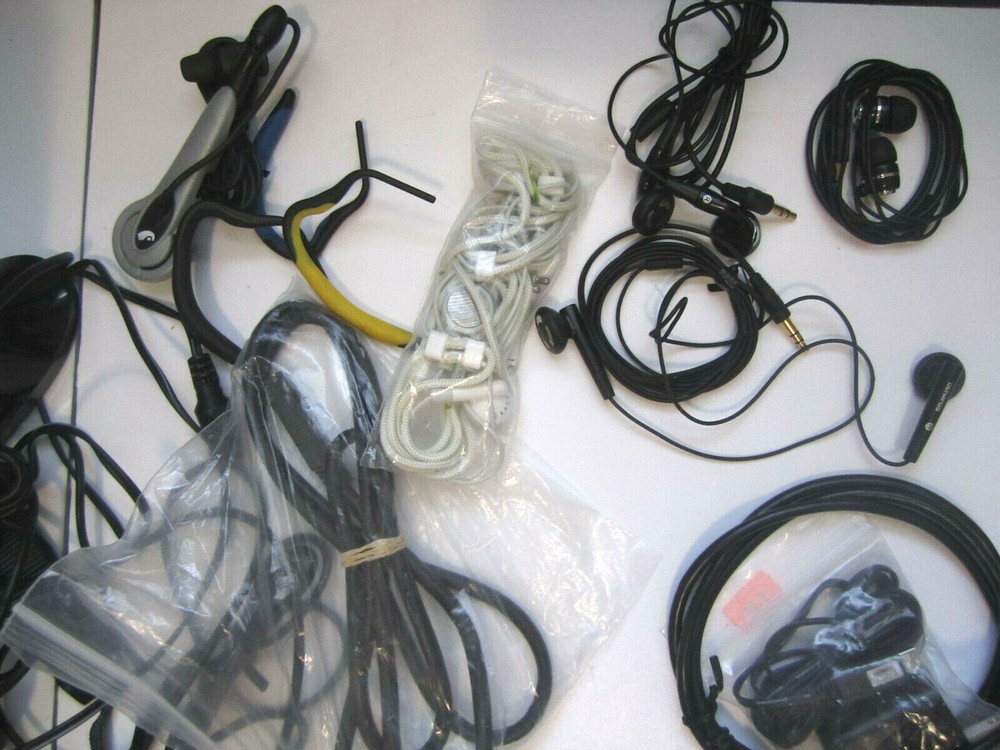 Lot of electronics, Assorted camera straps , Assorted cables and more ZZ
