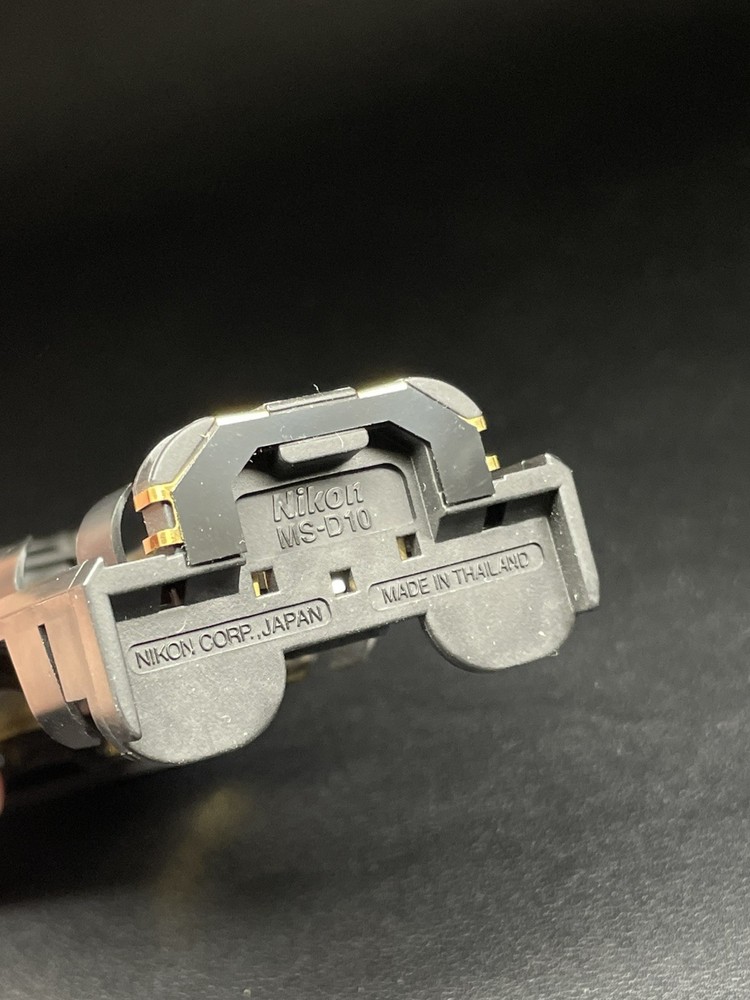 Nikon MS-D10 AA Battery Holder