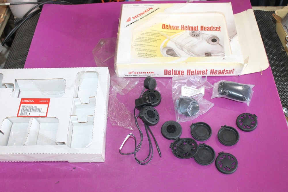 Honda Headset, Full Face. Incomplete. Part 08B80-MCA-100.