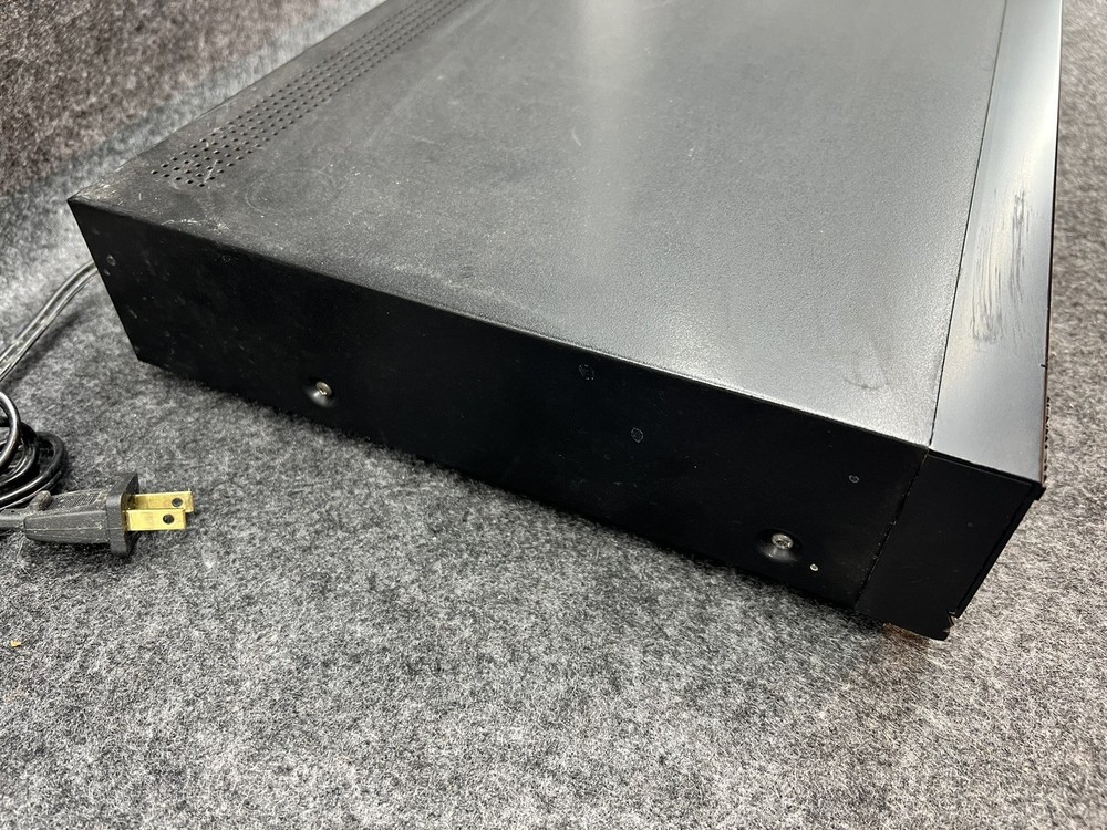 MAGNAVOX CDB-482 Compact Disc CD Player - Tested Powers On