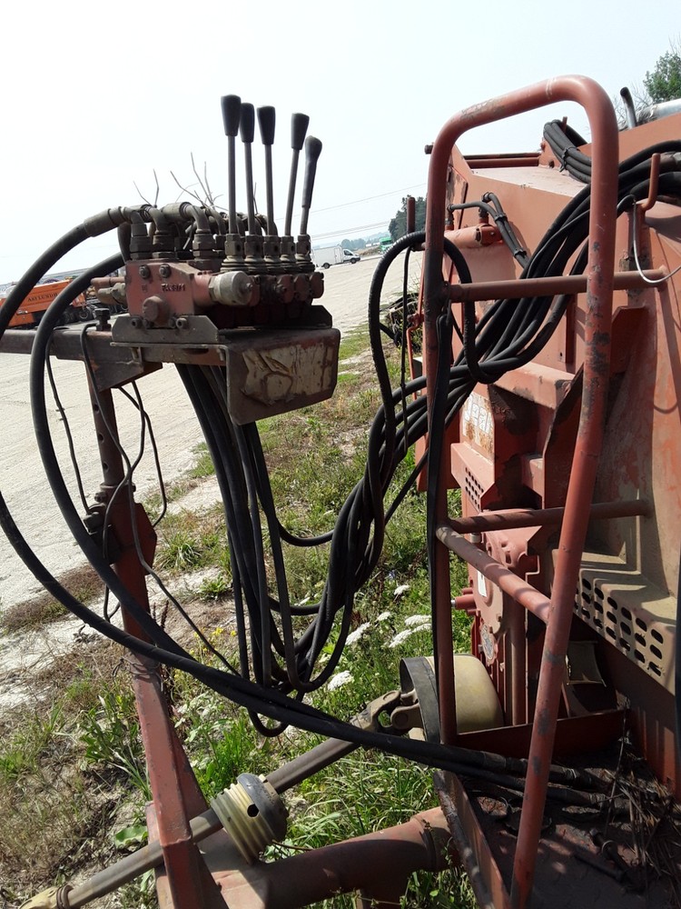 Jeantil DP 3000 Straw Unloader/Distributor