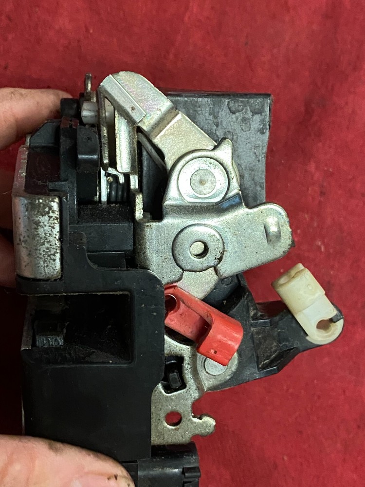 PASSENGER Side Door Latch 1120032 GECOM RIGHT HAND