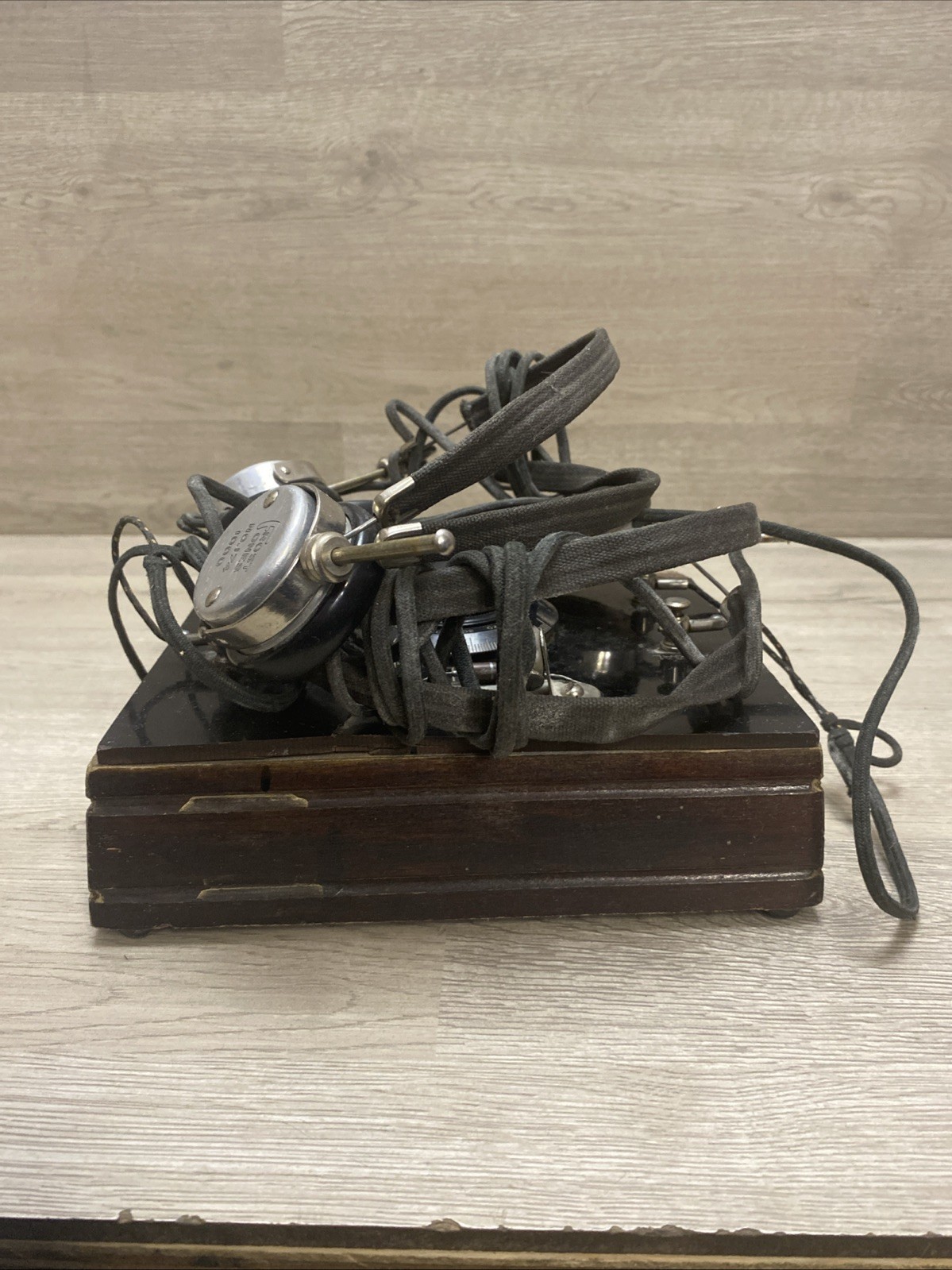 1920'S STEINITE LABORATORIES CRYSTAL COMMUNICATION SET W: 2 HEADSETS