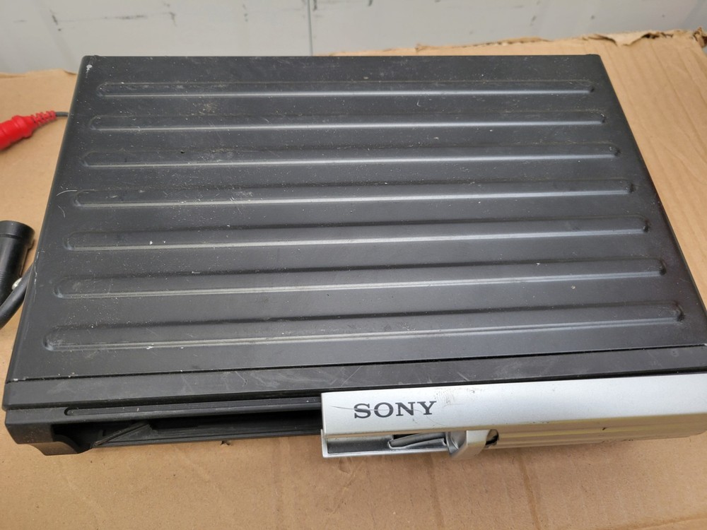Sony CDX-T69 6 CD Changer - UNTESTED