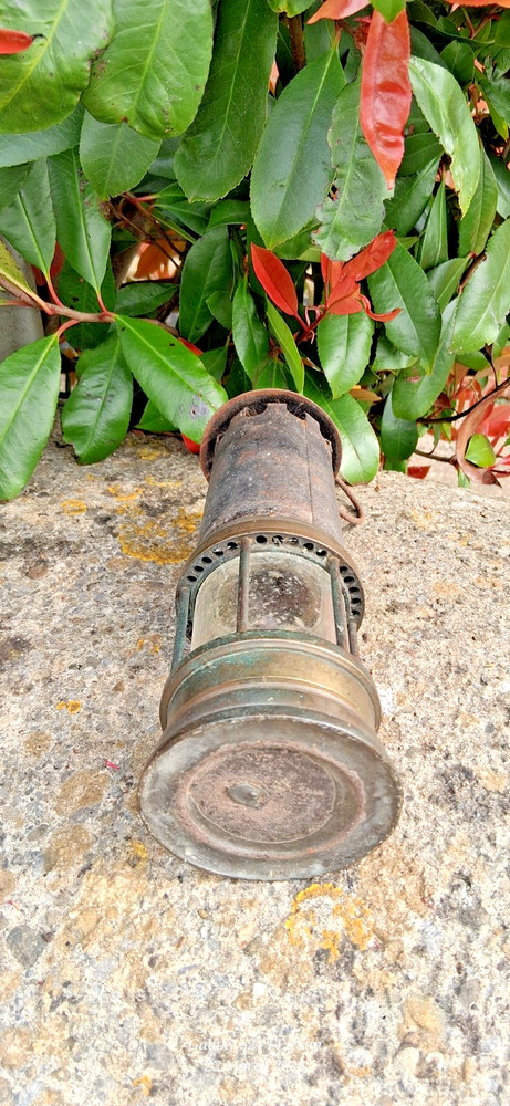 33CM VINTAGE MINER'S LAMP with HOOK ADJUSTABLE FLAME ~ TRACKED POST