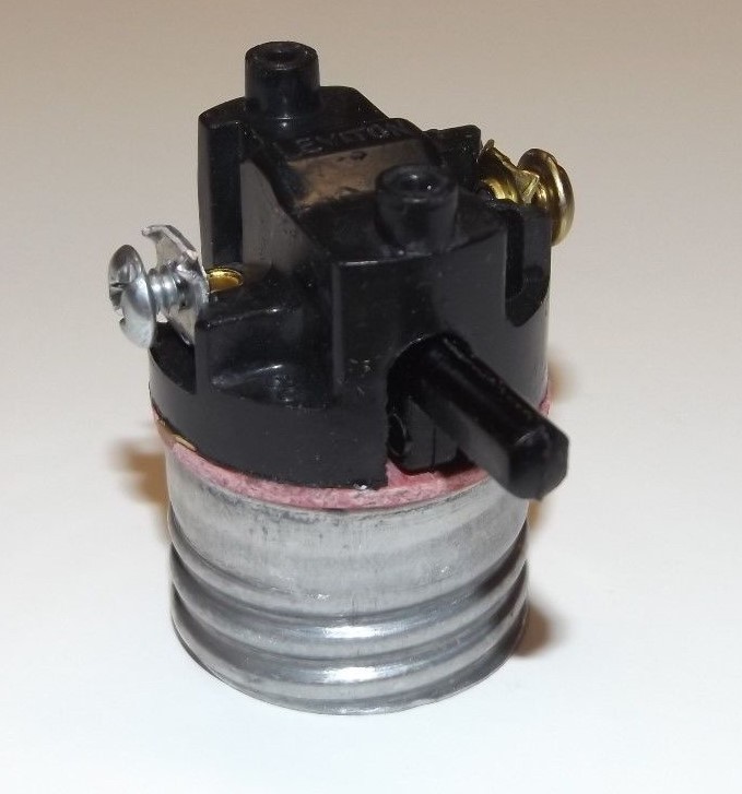 Leviton Push-thru On/Off Interior Lamp Socket E26 NEW 30120J