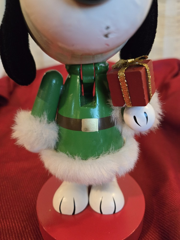 Peanuts Nutcracker Green Snoopy Santa Christmas 2016 9"