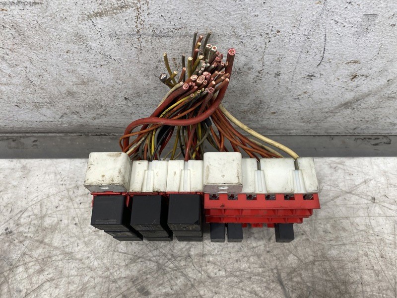 2010 Peterbilt 387 Fuse Panel (628-10977)