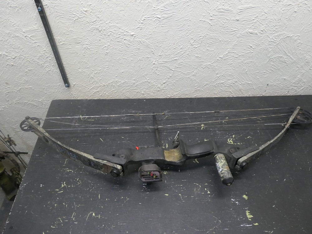 VINTAGE BUCK SABER COMPOUND BOW