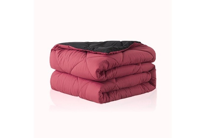 NEW APSMILE Down Alternative Comforter Reversible Red/Black Queen (Open Box)