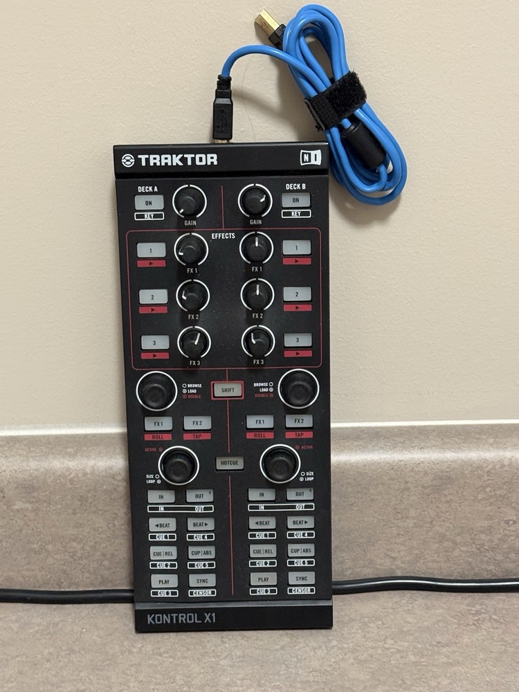 Native Instruments Traktor Kontrol X1 & Traktor Scratch A6 Audio Interface