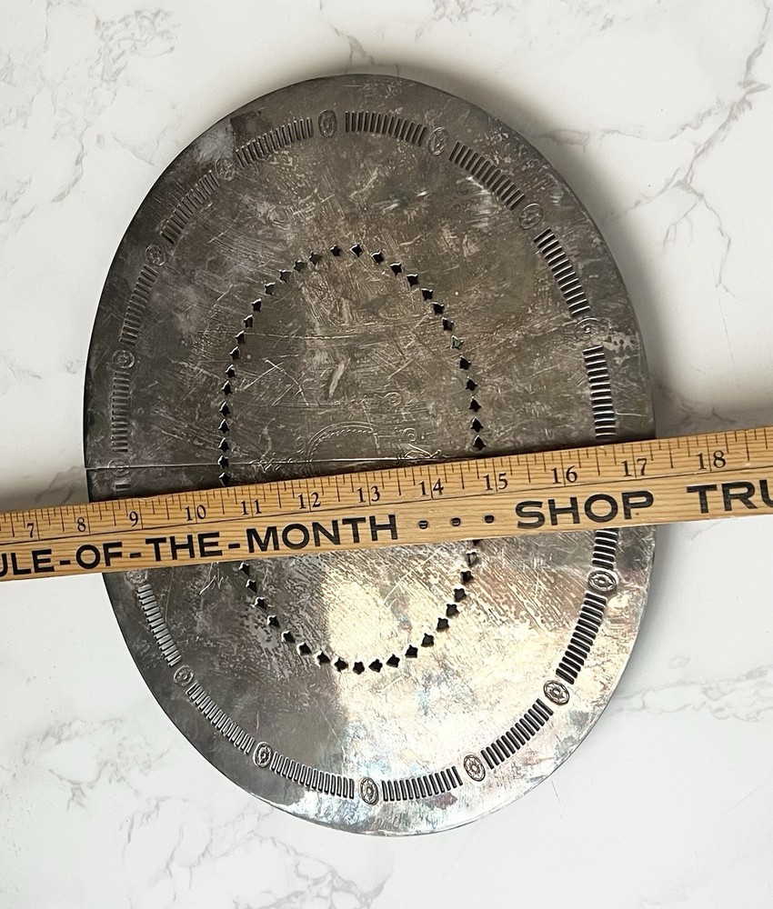 Vintage Meriden Silver Plated Oval Extendable Footed Etched Trivet 9” X 11”