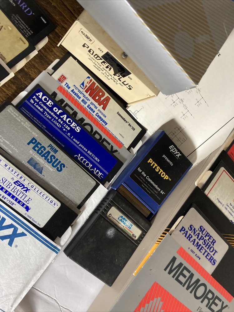 COMMODORE 64 COMPUTER PRINTER GAMES DISK DRIVE MANUALS CORDS SOFTWARE LOT READ
