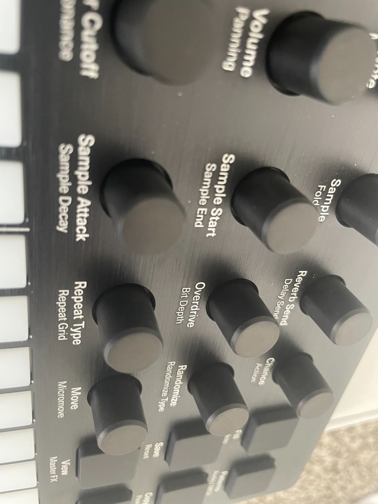 Polyend Play Sample and MIDI Based Groovebox complete Used once.