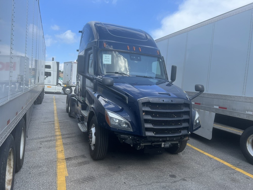 FREIGHTLINER CASCADIA 126 SLEEPER REFRIGERATOR