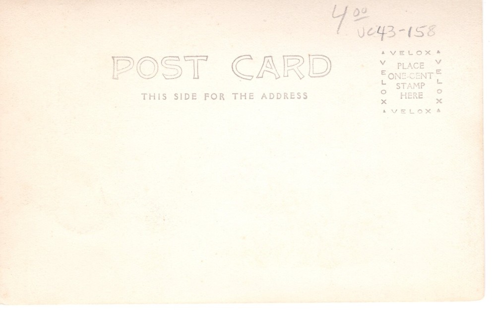 COUPLE POSING FOR PICTURE - PC6714