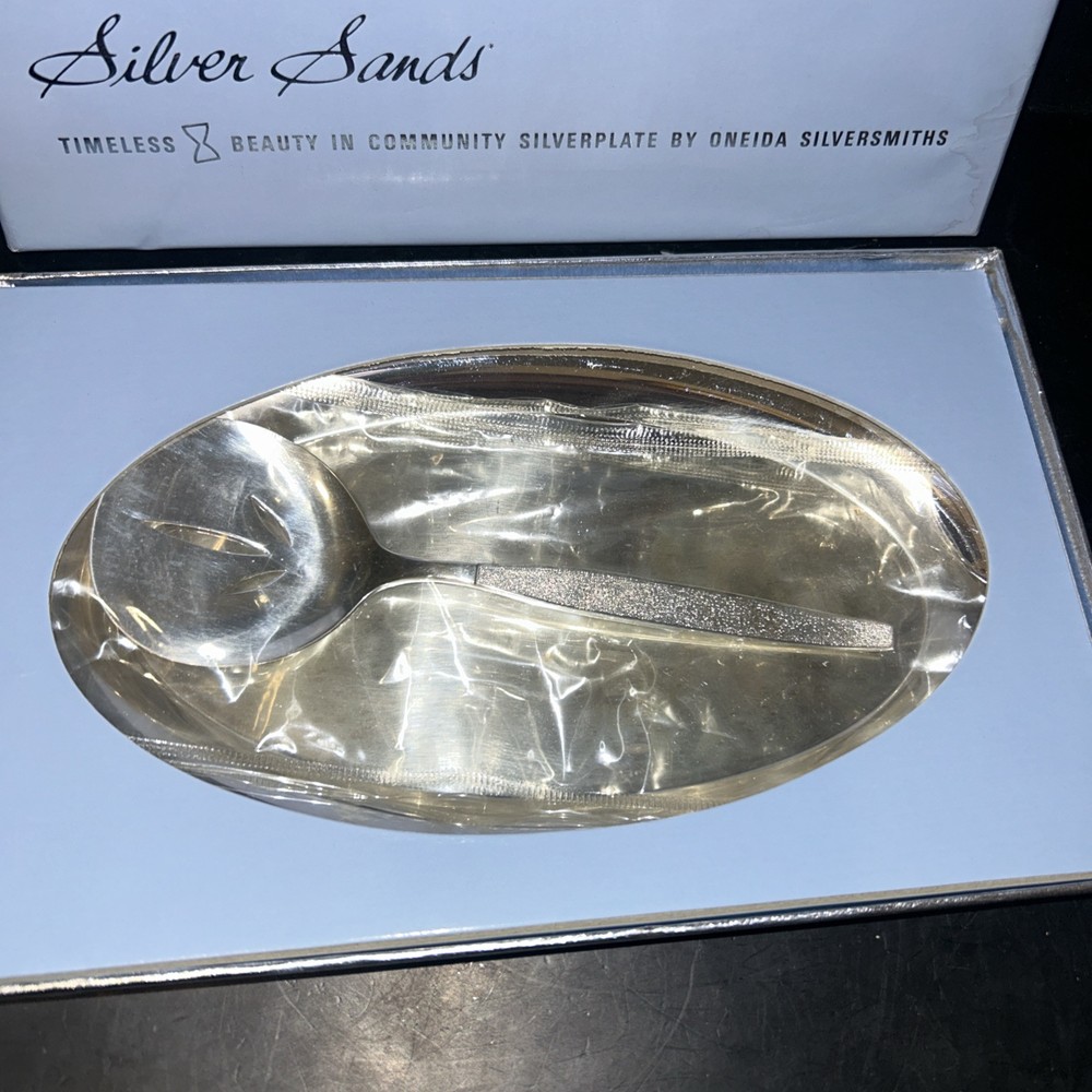 Vintage Oneida Silver Sands Silverplated 9.5”x6” Tray Plus Spoon
