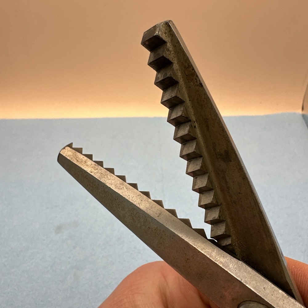 Everbrite Japan Zig Zag Pattern Scissors Cuts Well 7” Long