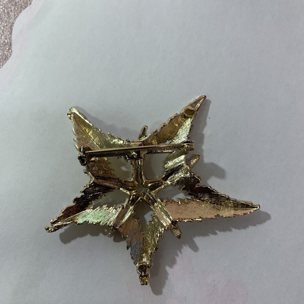 Gold Tone Leaf Design Pin Brooch