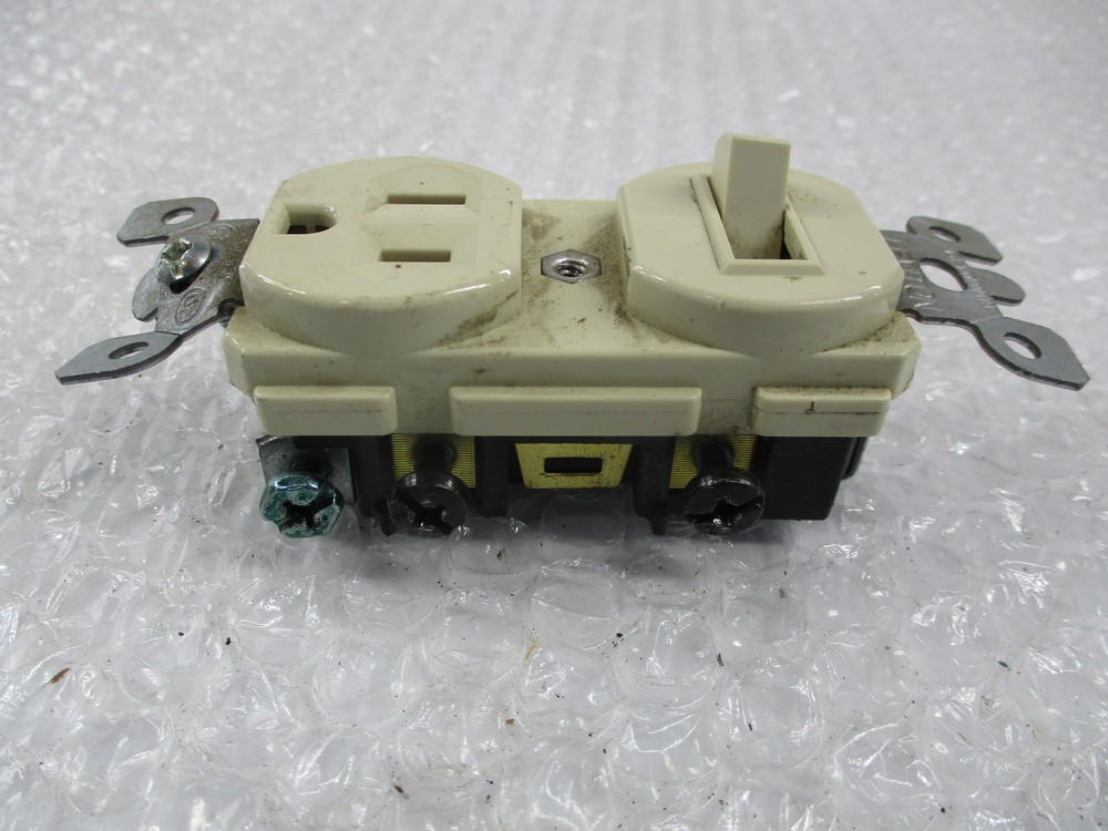 LEVITON 042-5225 TOGGLE SWITCH NSNP