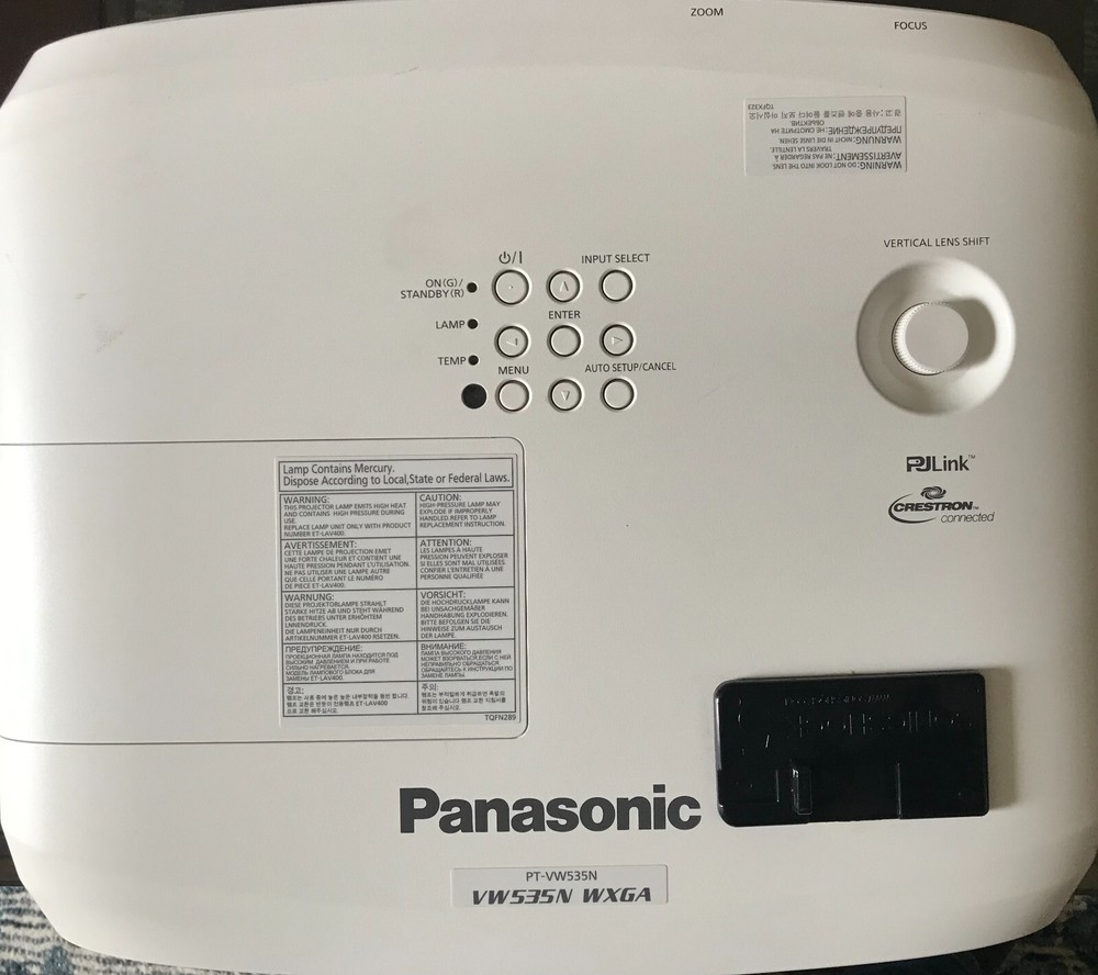 Panasonic Projector PT-VW535N. Please, read the details.