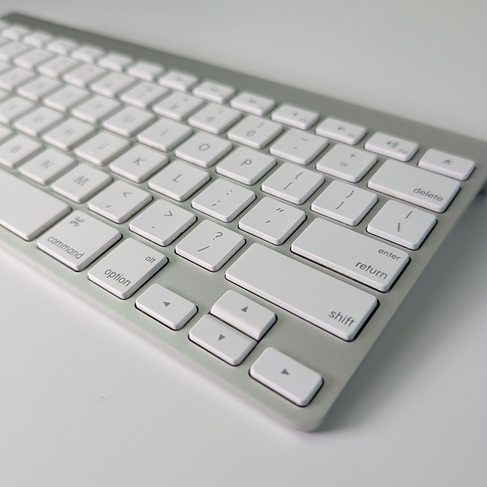 GENUINE Apple Wireless Bluetooth Keyboard A1314 Mac Tested