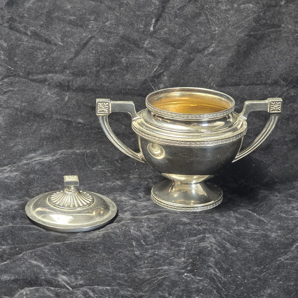 BEAUTIFUL Silverplated Universal SPNS 8800 Sugar Bowl Silver With Lid