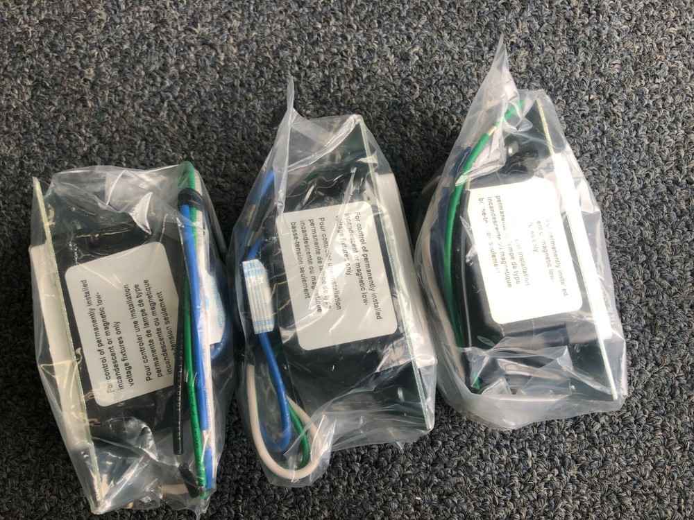 Crestron CLW-SLVD1RFW-S Blank New open box