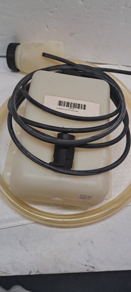 E-one PETERBILT/ FREIGHTLINER WINDSHIELD WASHER PUMP and tank 278028