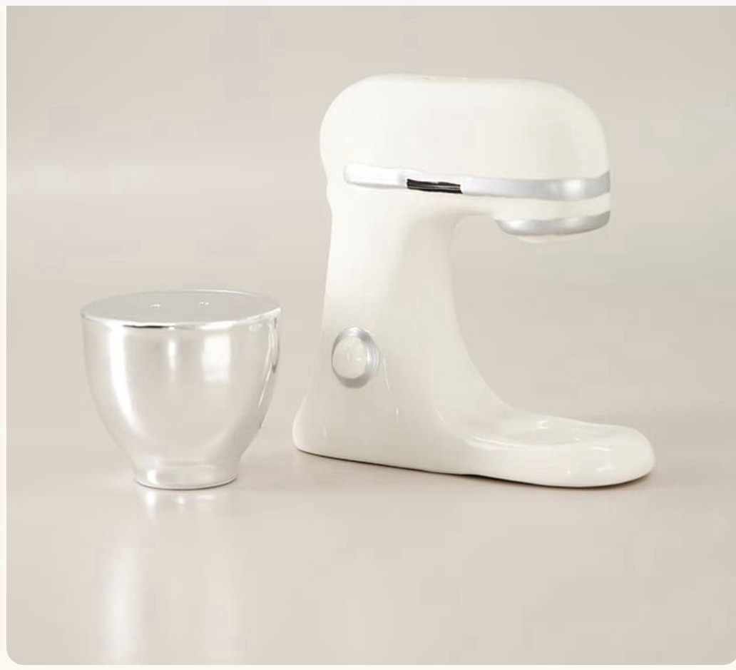 Cracker Barrel Salt & Pepper Shakers UNUSED Stand Mixer & Bowl 2pc Kitchen Decor