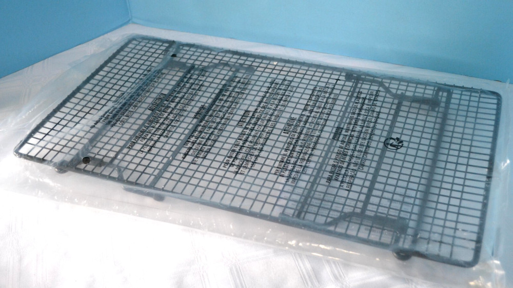 Pampered Chef ~NEW~ STACKABLE COOLING RACK - Space Saving for Cookies & Candies!