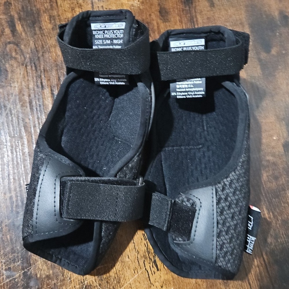 Alpinestars Bionic Plus Youth Knee Protector Black - Size SM/MD