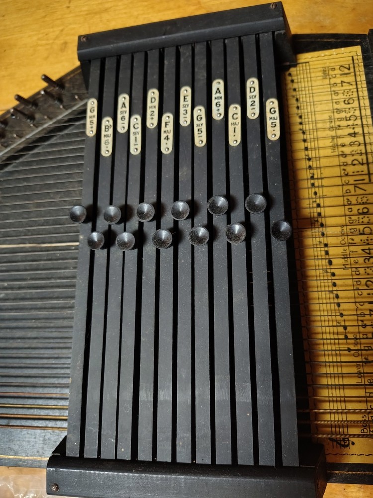 Oscur Schmidt Circa 1920 Auto Harp wSplit Wood; Still Functions +New Strings(35)