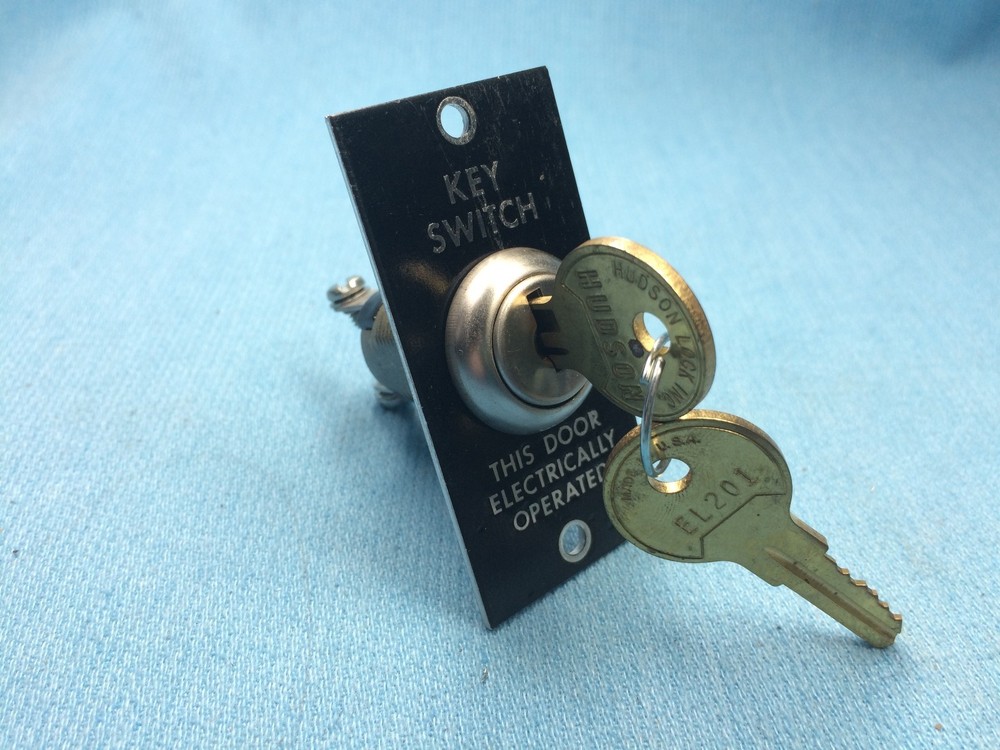 Hudson Switch Lock with Mounting Bracket - Momentary