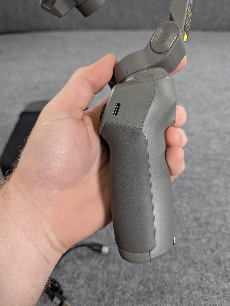 DJI Osmo Mobile 3 Combo - Gimbal Stabilizer