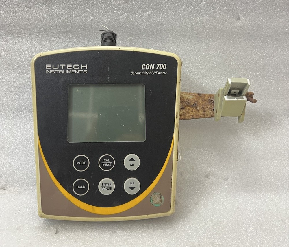 EUTECH INSTRUMENTS CON 700 PORTABLE HAND HELD CONDUCTIVITY METER