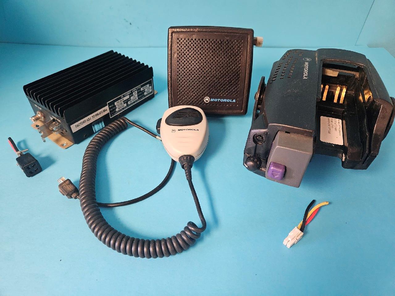 MOTOROLA XTS/MTP VEHICULAR ADAPTER NTN8560 N2001A W/ POWER AMPLIFIER MIC SPEAKER