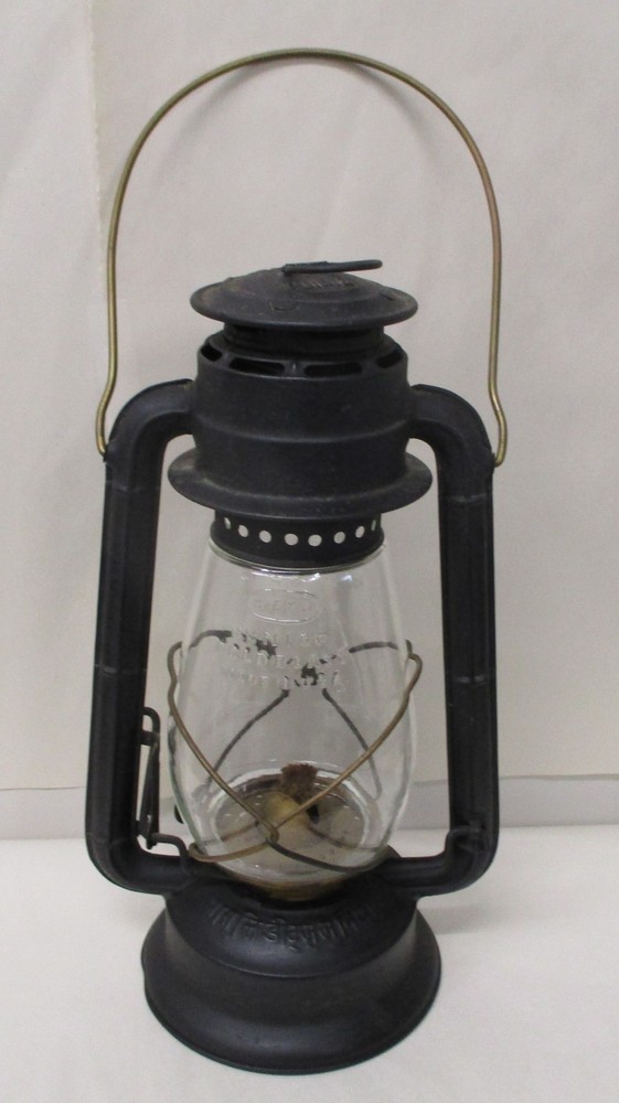 VINTAGE DIETZ JUNIOR COLD BLAST LANTERN WITH FOREIGN WRITING