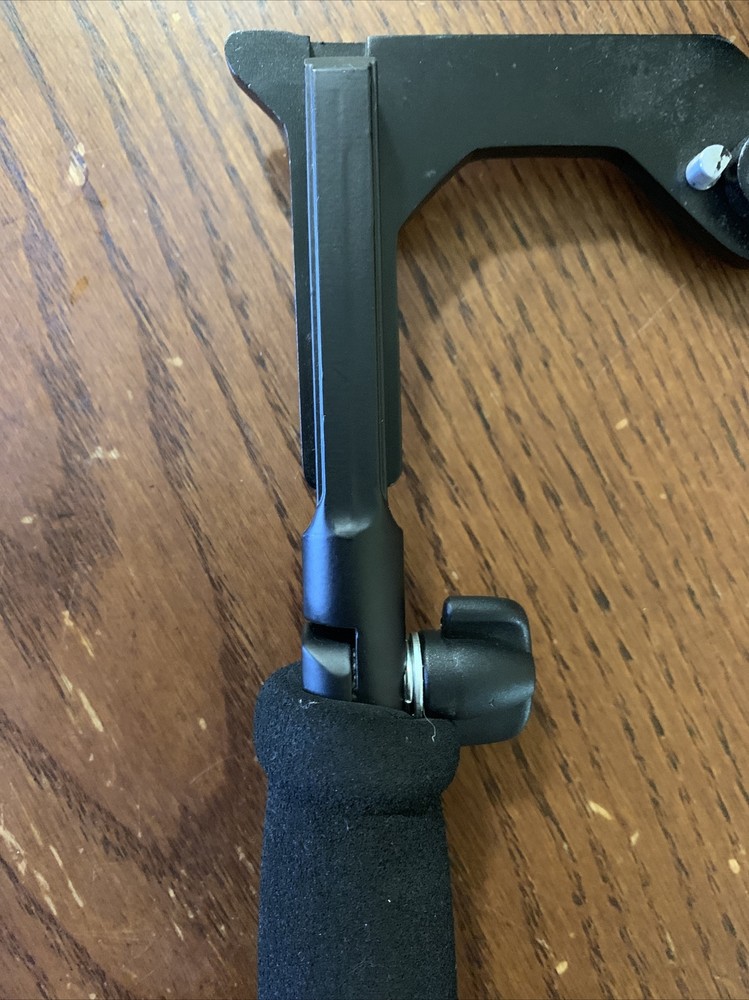 Promaster 5528 Flash Mount Bracket Frame Grip