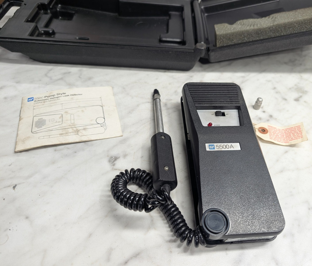 TIF 5500 A Battery Pump Style Automatic Halogen Leak Detector With Case